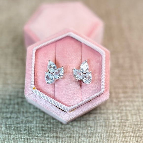 NEW Calvin Klein Butterfly Cluster Stud Earrings Silver - Picture 2 of 3